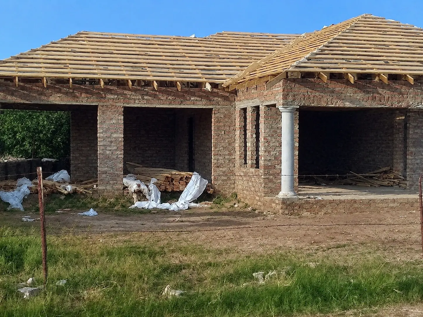 Completed tiled roof on a wide family home